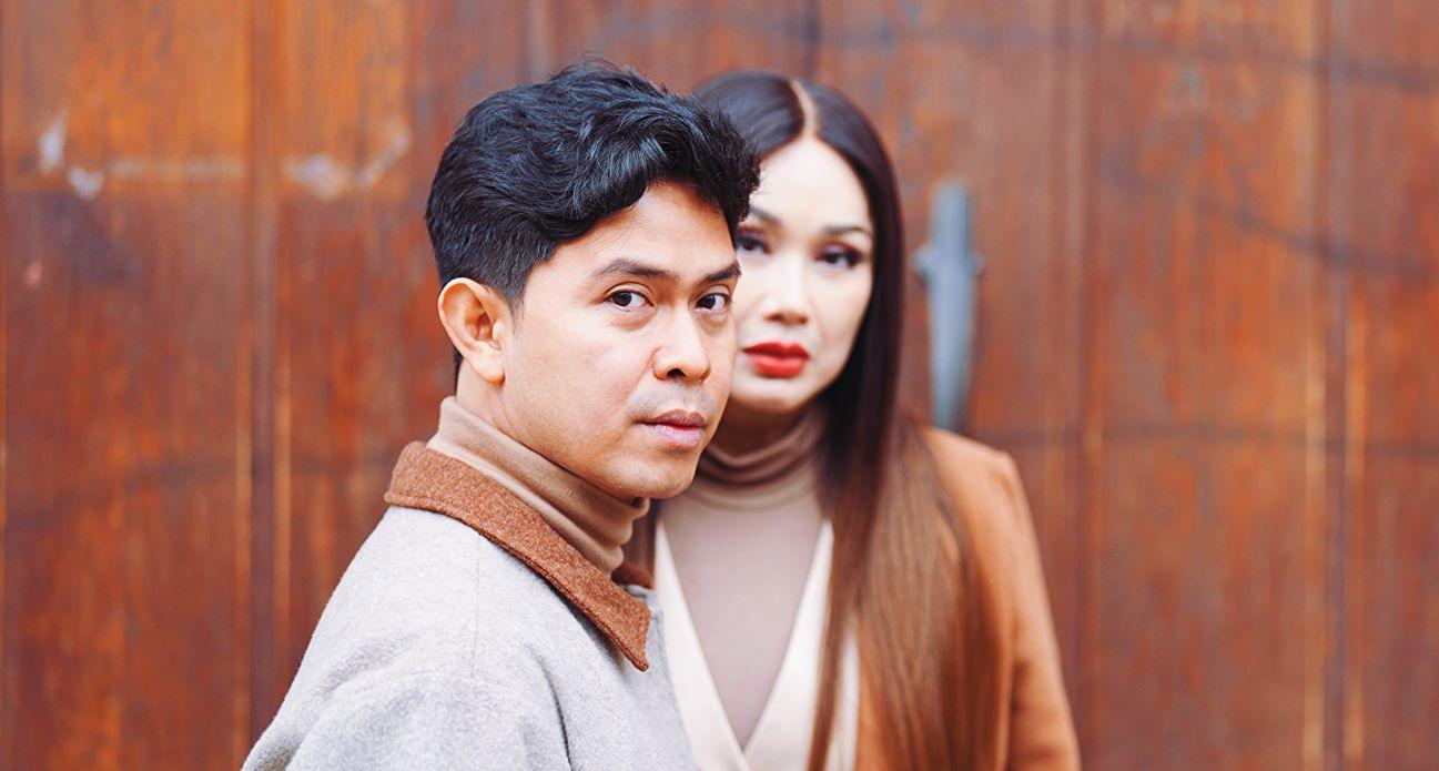 Titi DJ & Cakra Khan. Sebuah simfoni hati yang mengajakmu menyelami kenangan, kehilangan, dan keikhlasan